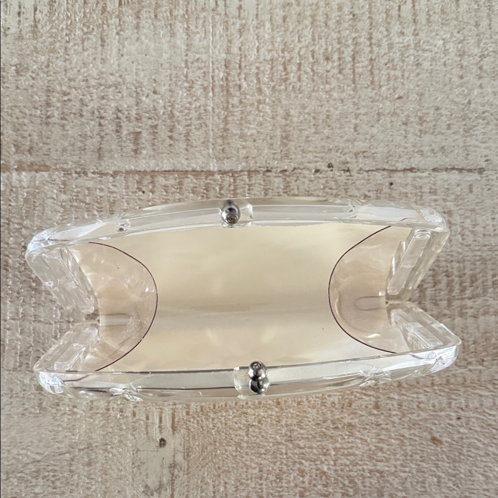 1950 Clear Lucite clutch with rhinestone detail and carved floral design - Picture 3 of 5